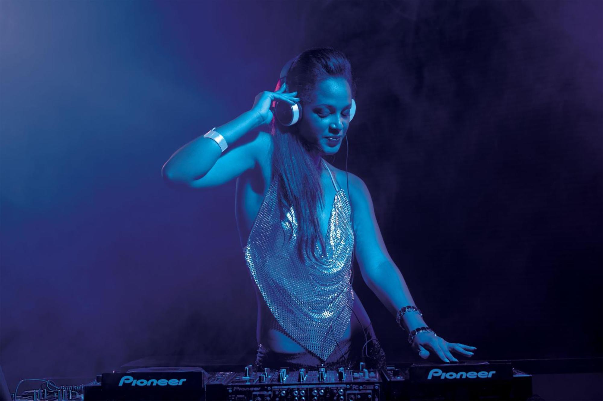 Breathless Punta Cana Resort & Spa (Adults Only) Esterno foto DJ performing at a nightclub
