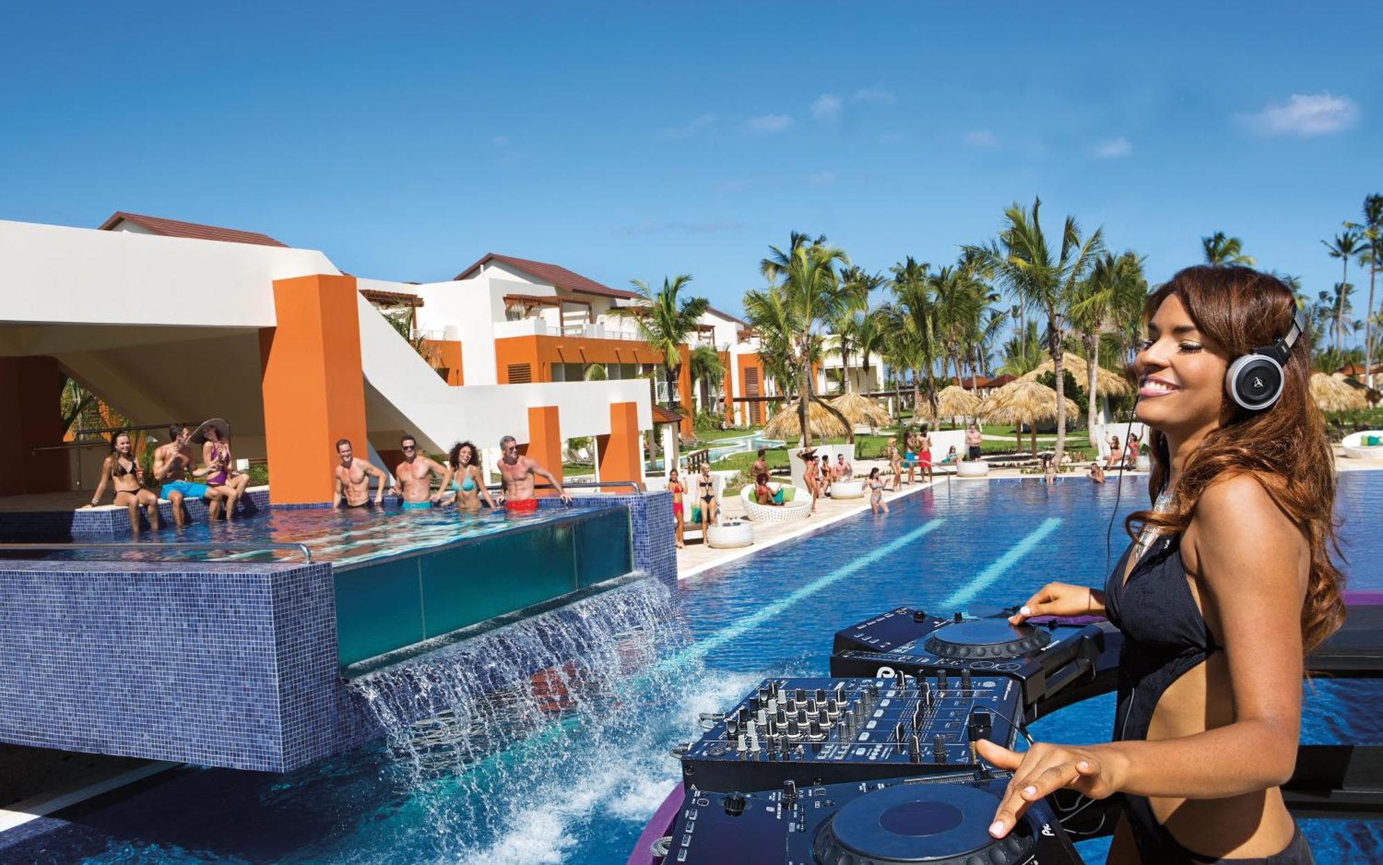 Breathless Punta Cana Resort & Spa (Adults Only) Esterno foto Hard Rock Hotel & Casino Punta Cana