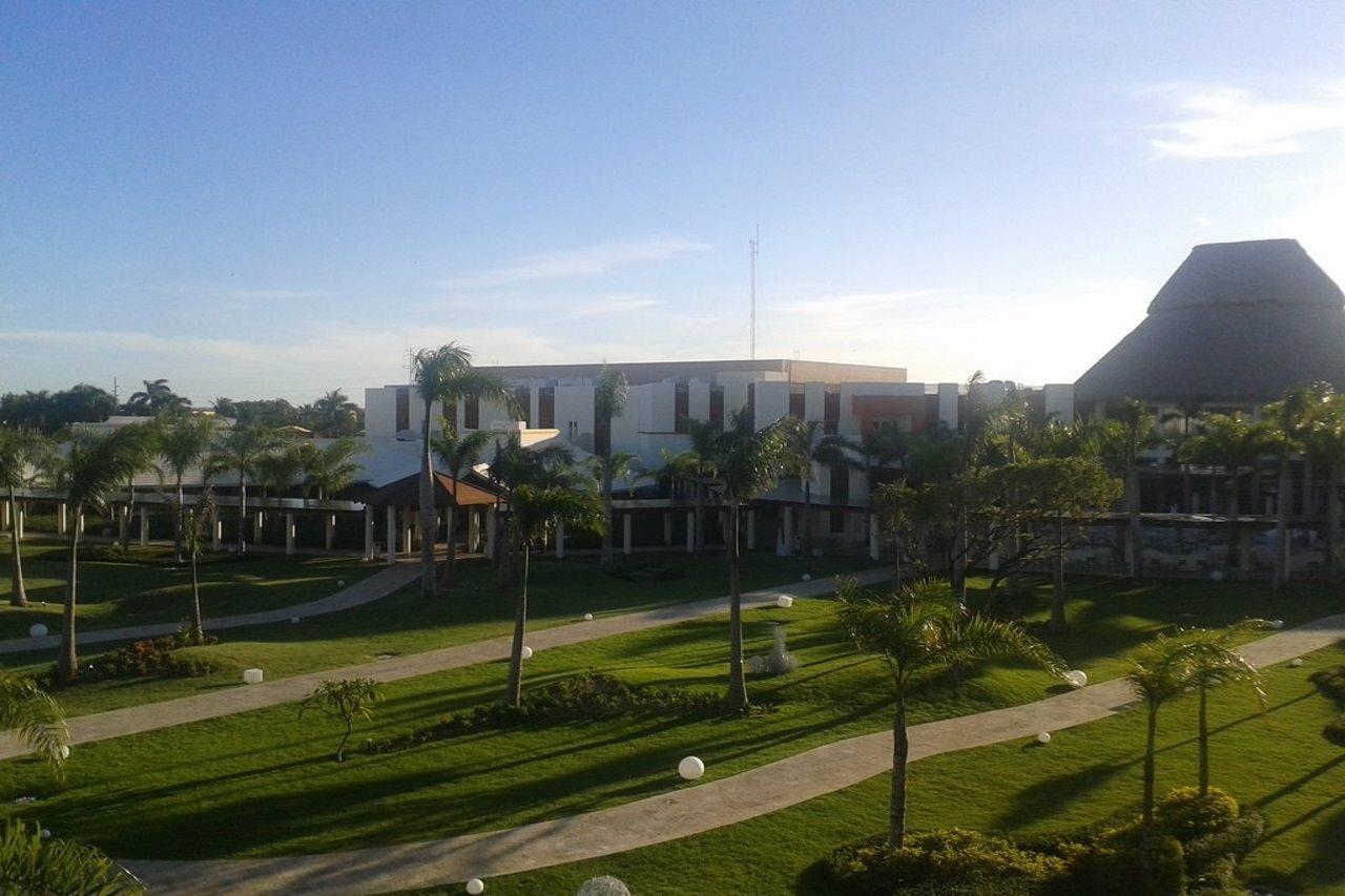Breathless Punta Cana Resort & Spa (Adults Only) Esterno foto The library