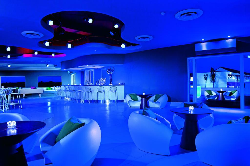 Breathless Punta Cana Resort & Spa (Adults Only) Esterno foto The Blue Bar